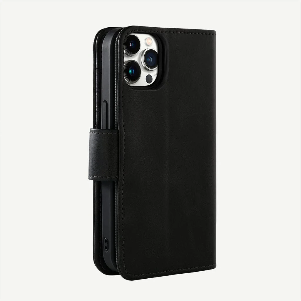 Caseco | 5th Ave MagSafe Wallet Case iPhone 15 Pro - Black | C31B3-01