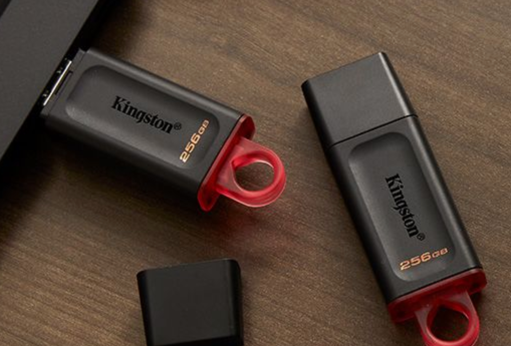 //// Kingston | Datatraveler Exodia M 128GB USB3.2 GEN 1 (Black+Red) | DTXM/128GBCR