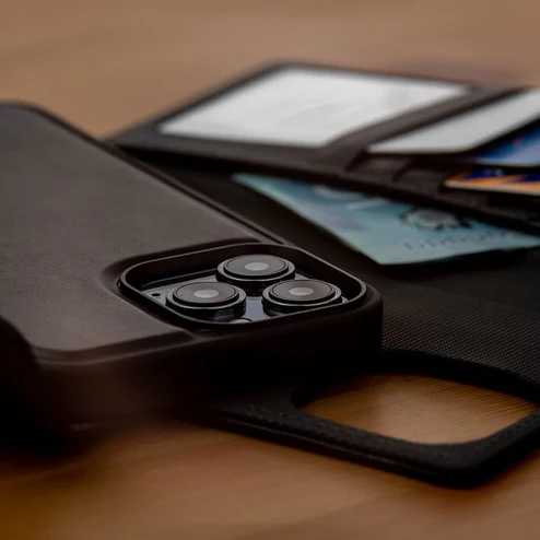 Caseco | 5th Ave MagSafe wallet case iPhone 16 Pro - Black | C31D1-01