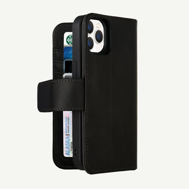 Caseco | 5th Ave MagSafe Wallet Case iPhone 15 Pro - Black | C31B3-01