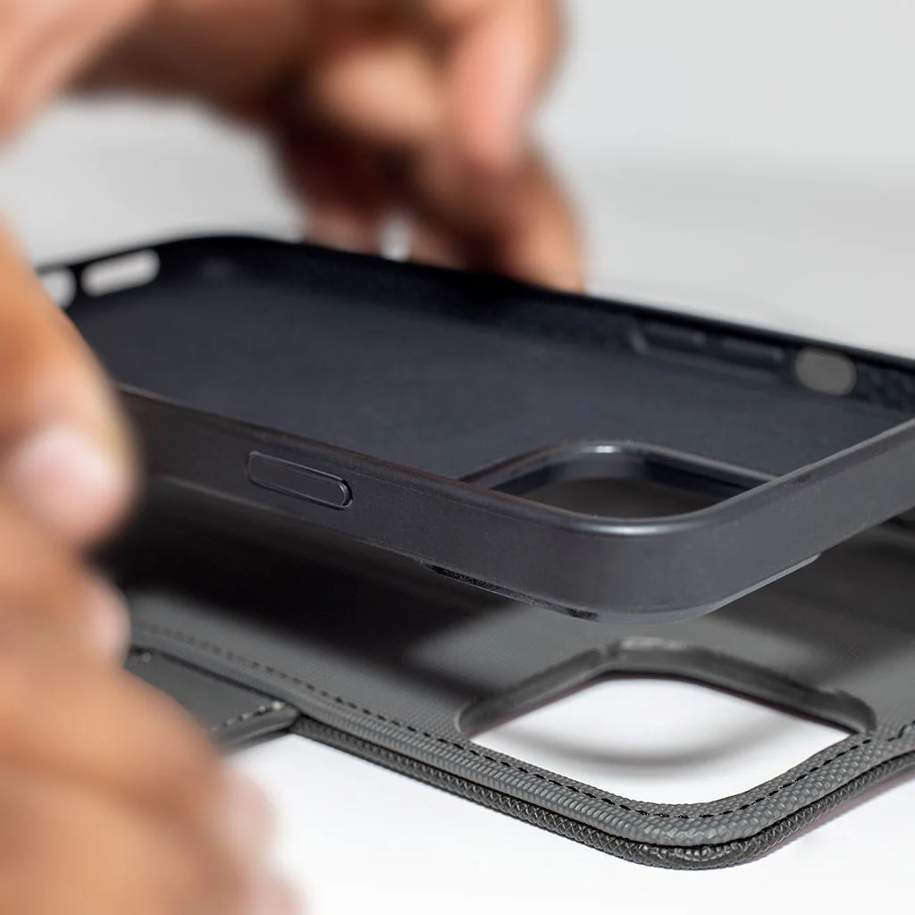 Caseco | 5th Ave MagSafe Wallet Case iPhone 14 / 15 Plus - Black | C31B2-01