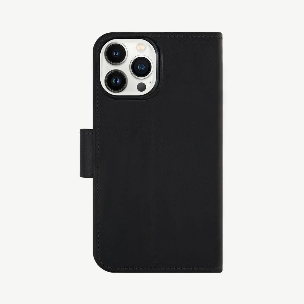 Caseco | 5th Ave MagSafe Wallet Case iPhone 15 Pro - Black | C31B3-01