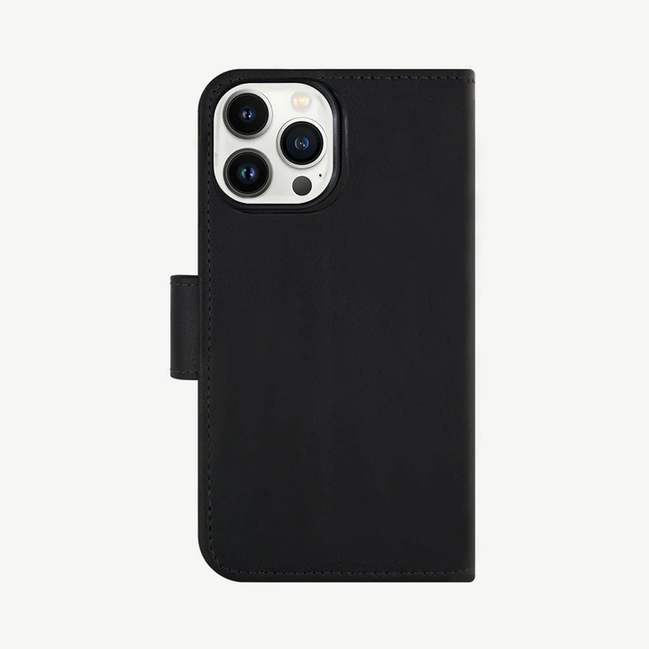 Caseco | 5th Ave MagSafe Wallet Case iPhone 15 Pro - Black | C31B3-01