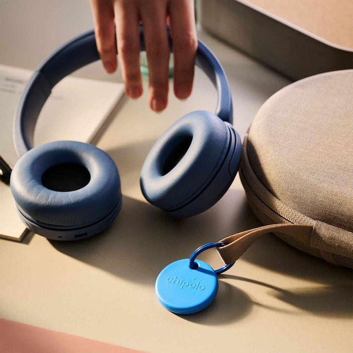 Chipolo | POP 4 Pack Tracking Tag (Works with Google’s Find My Device or Apple Find My) - Black/White/Red/Blue | RWS0000008000