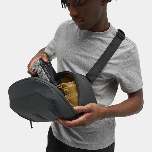 Nomatic | McKinnon Sling  8litre  - Black | PMSLNGBLK01