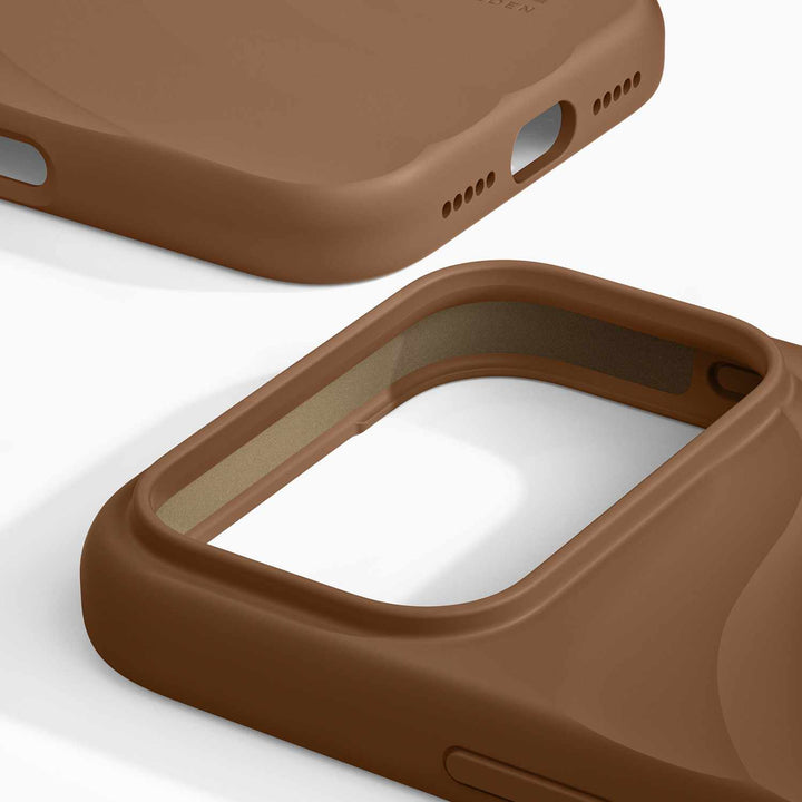 Ideal of Sweden | Soft Swirl MagSafe Case iPhone 18 Pro Max /17 Pro Max - Salted Caramel | IDSSCMSI2667P636