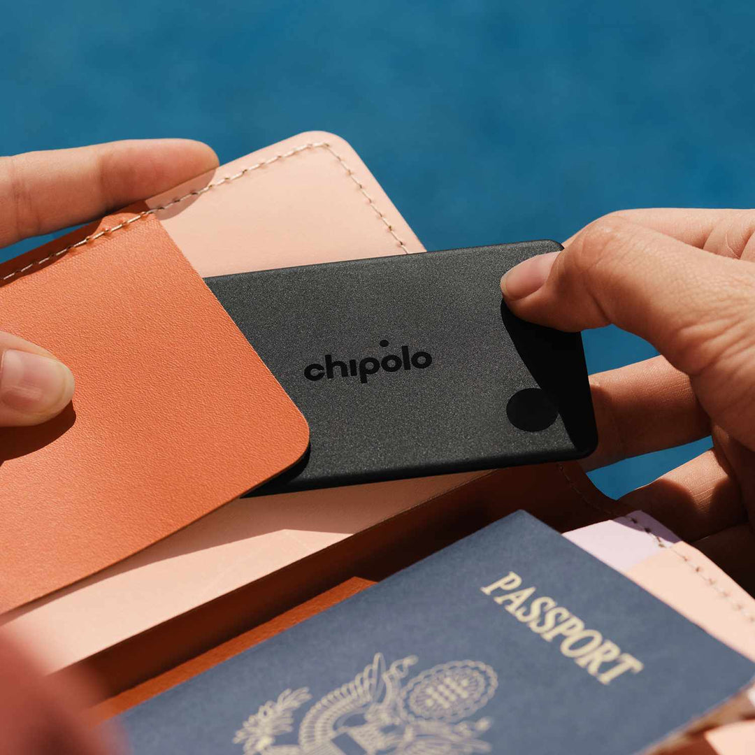 Chipolo | CARD Tracking Tag (Works with Android's Find Hub Device or Apple Find My) - Charcoal | RRF0000001001