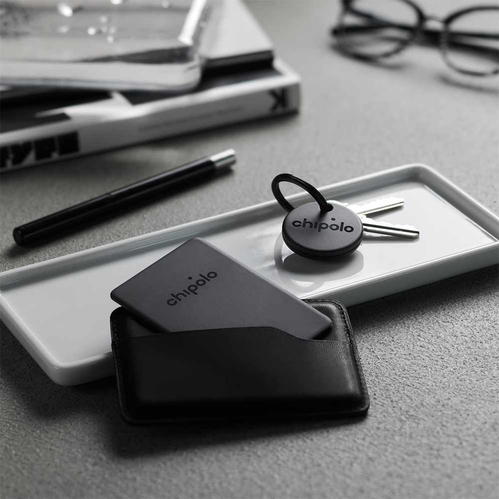 //// Chipolo Spot Bundle Bluetooth Item Finder with Apple Find My - One Spot and Card Spot - Black  |115-2161