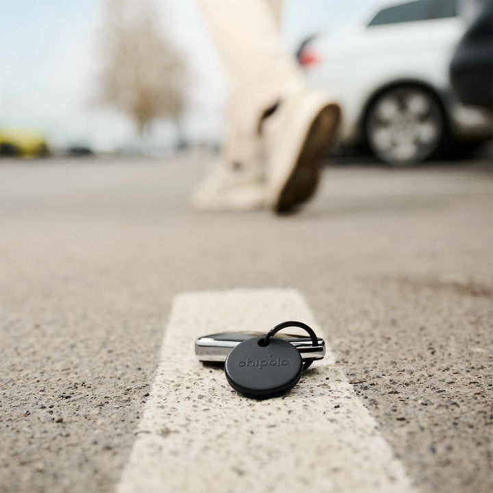 Chipolo | POP Tracking Tag (Works with Google’s Find My Device or Apple Find My) - Black | RWS0000006000