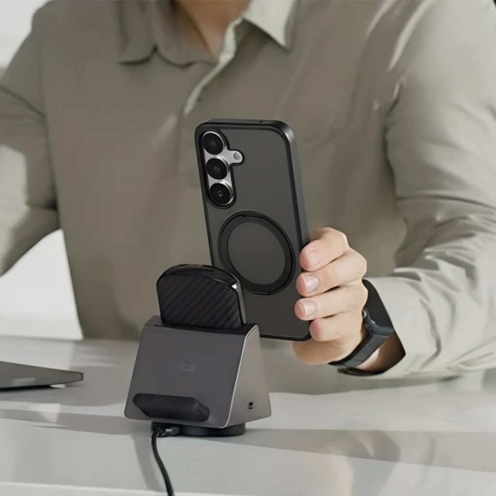 Caseco | Hybrid Case With Built-in MagSafe Ring Holder Samsung Galaxy S26 - Black | C21F3-01